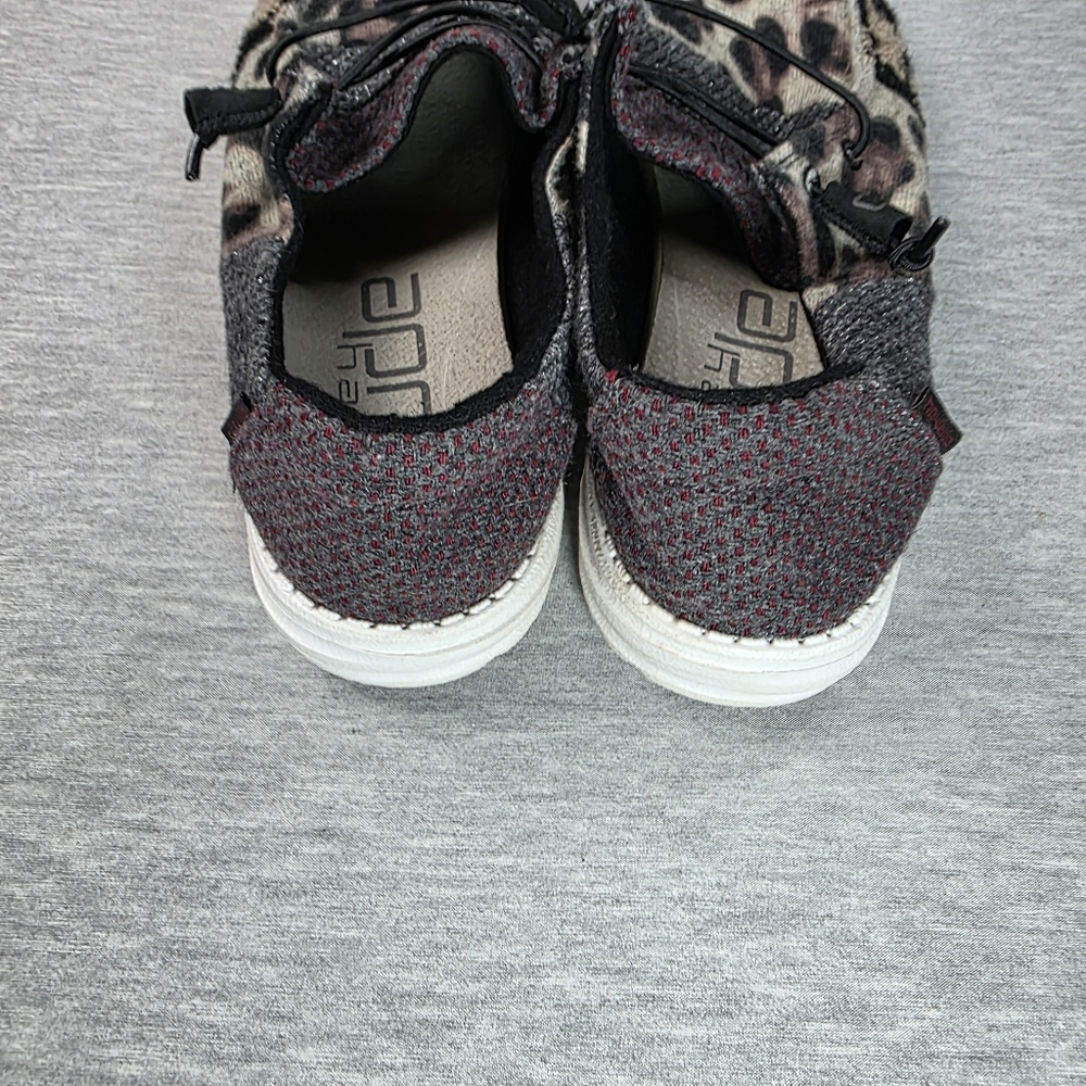 Hey Dude Animal Print Womens Size 8 Casual Shoes - Picture 4 of 6